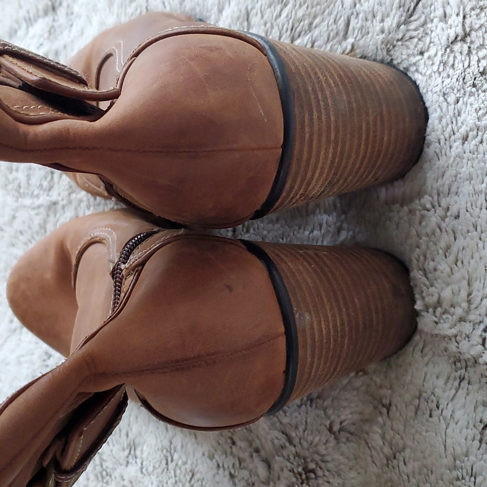 Clarks Indigo Rd. Brown Leather Mid Calf Heeled Heavier Weight Boots Size 11 - Picture 3 of 6